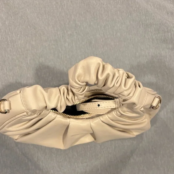 Cream Gathered Shoulder Bag NWOT - Picture 2 of 4